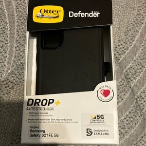 OtterBox Defender Series Case for Samsung Galaxy S21 FE 5G - Black